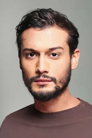الممثل بوراك سردار شانال