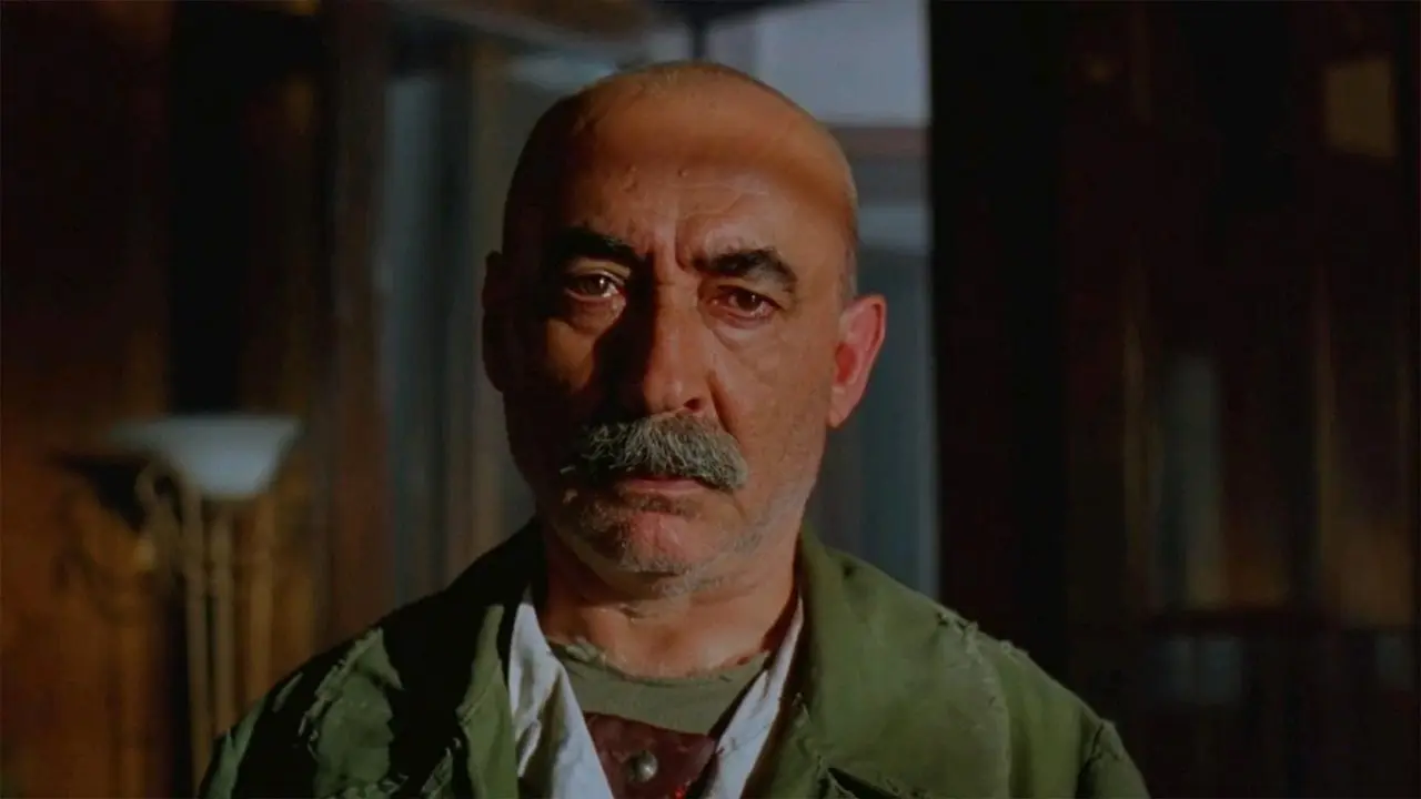 صورة الغلاف العريضة لفيلم الكلاسيكي Eşkıya