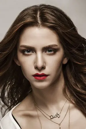 الممثلة Ezgi Asaroğlu