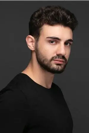 الممثل فيرات كايا