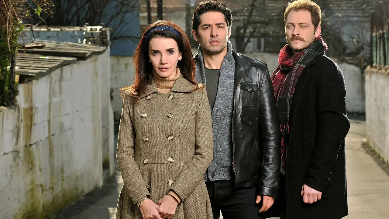 صورة الغلاف العريضة لمسلسل قصر العصفورة (Serçe Sarayı)