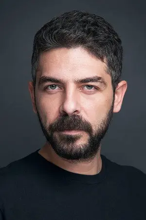 الممثل سنان توزجو