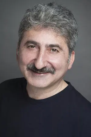 الممثل تونا أورهان